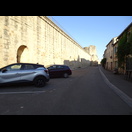 Die Stadtmauer, von der Stadt aus gesehen